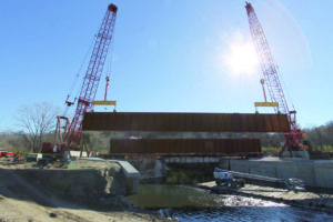 LGH jobsite photo of Turkey Creek railroad bridge lift