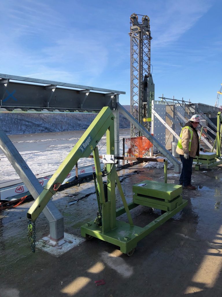 An LGH green hydraulic floor crane sits at a job site