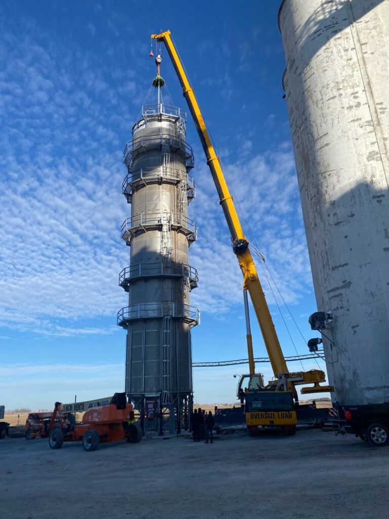 The LGH collector ring lifting and positioning a silo on a jobsite.