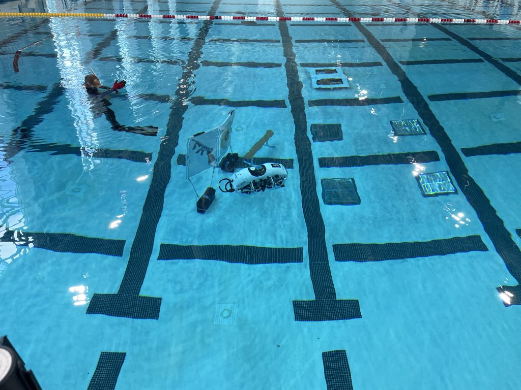 an AUV navigates the RoboSub course