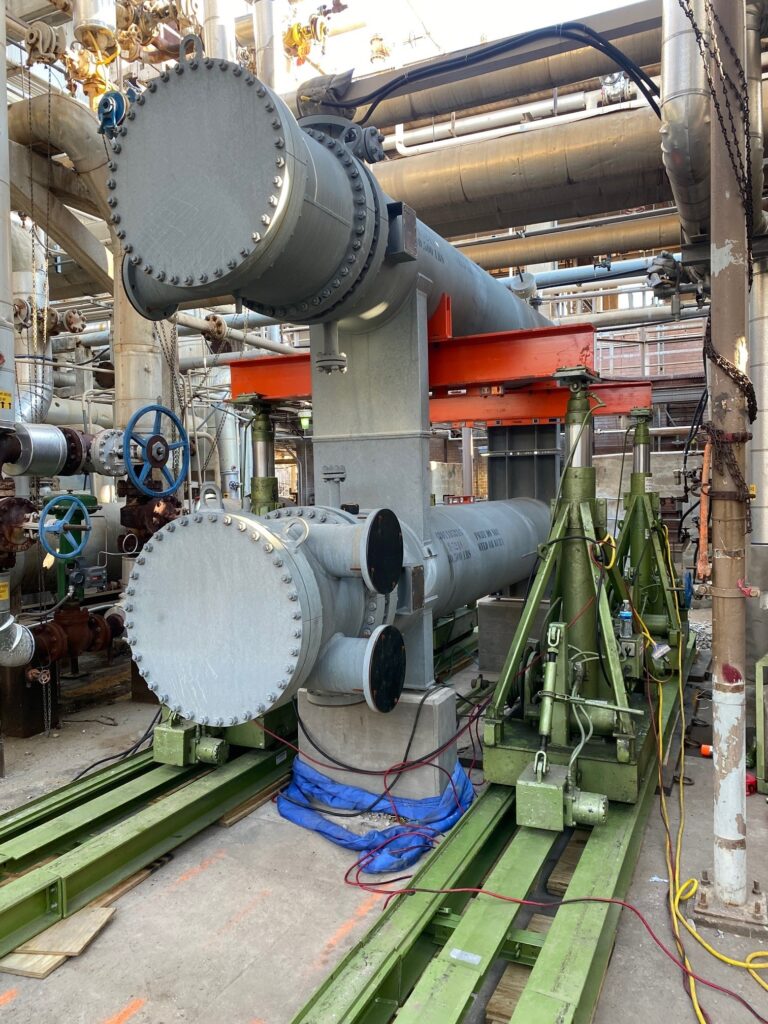 Both cylinders are efficiently loaded onto the gantry system.
