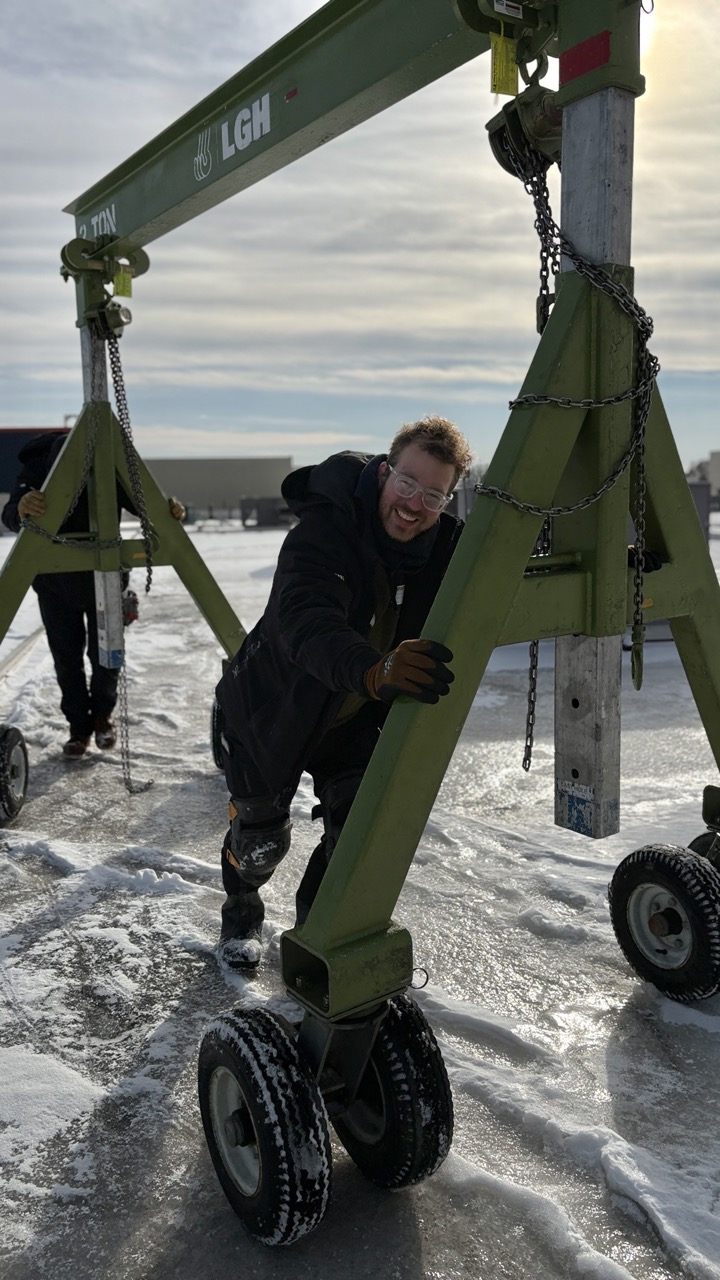 aluminum gantry crane from LGH on a rooftop, demonstrating the effectiveness of pneumatic casters on an icy surface