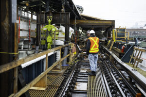 LGH hand chain hoist rail repair construction workers on site